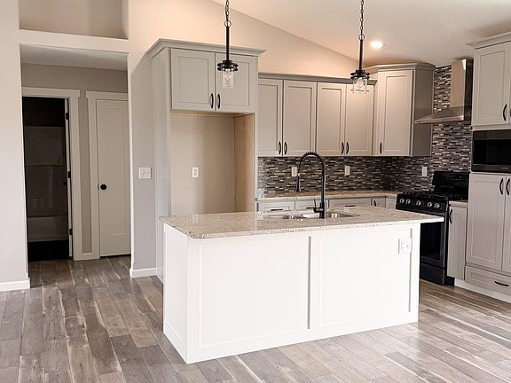 5th image of 4115 Hawthorne Way