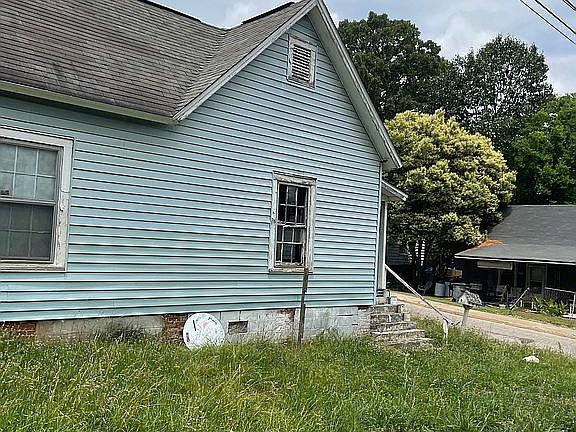 2nd image of 21 Henry St