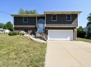 406 Garfield Ave, Fox Lake, IL 60020