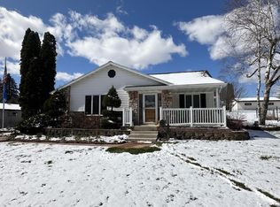 523 N Main St, Mayville, WI 53050