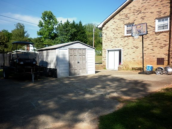 Extra Parking/2nd Driveway