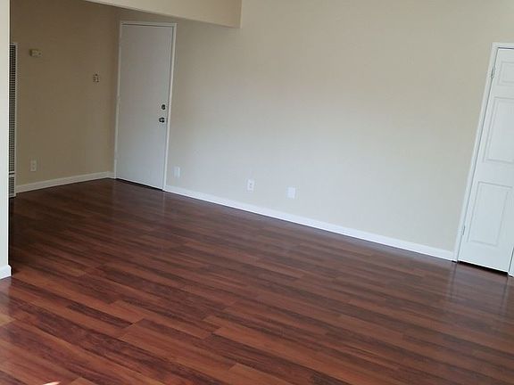 2nd image of 440 Poplar Ave APT 3