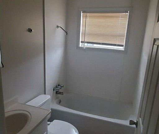 5th image of 4412 Lynn Ln #D