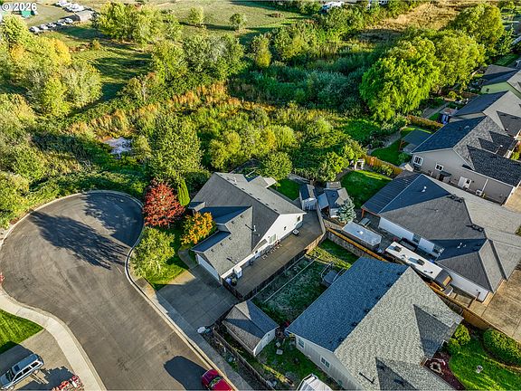5th image of 2558 Golfview Ave