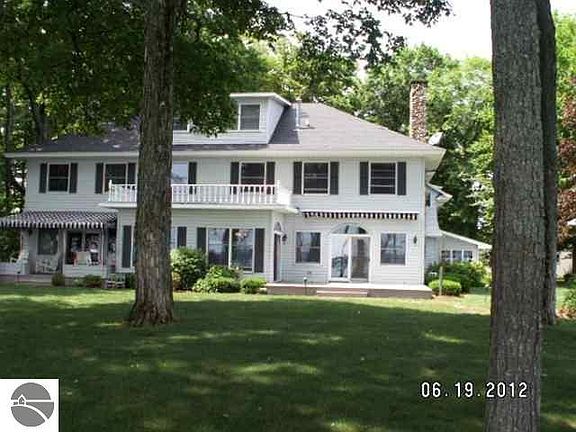 3rd image of 734B Ames St