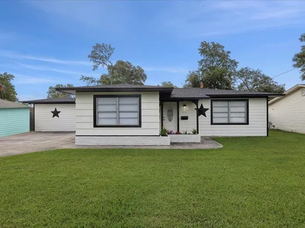 253 Hampton Ln, Beaumont, TX 77707
