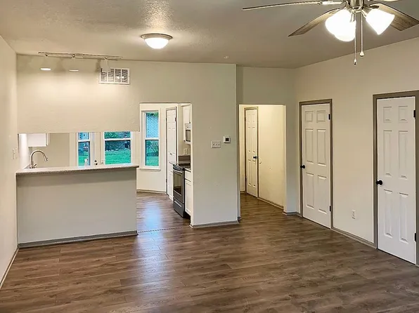 2713 Saint Joseph St APT M, Corpus Christi, TX 78418