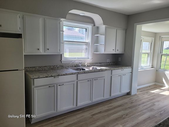 3rd image of 2223 Clifton Ave