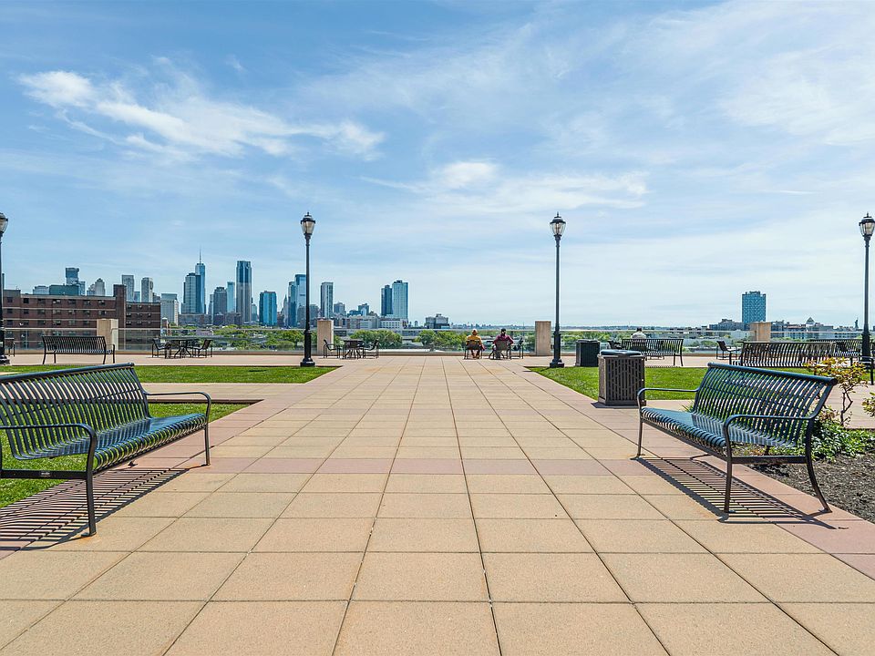 1st image of 4 Beacon Way #409