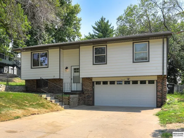 5009 S 49th St, Omaha, NE 68117