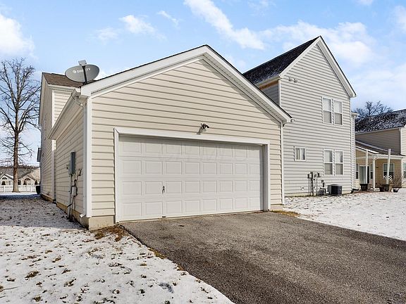 2nd image of 6261 Norway Glen Ave