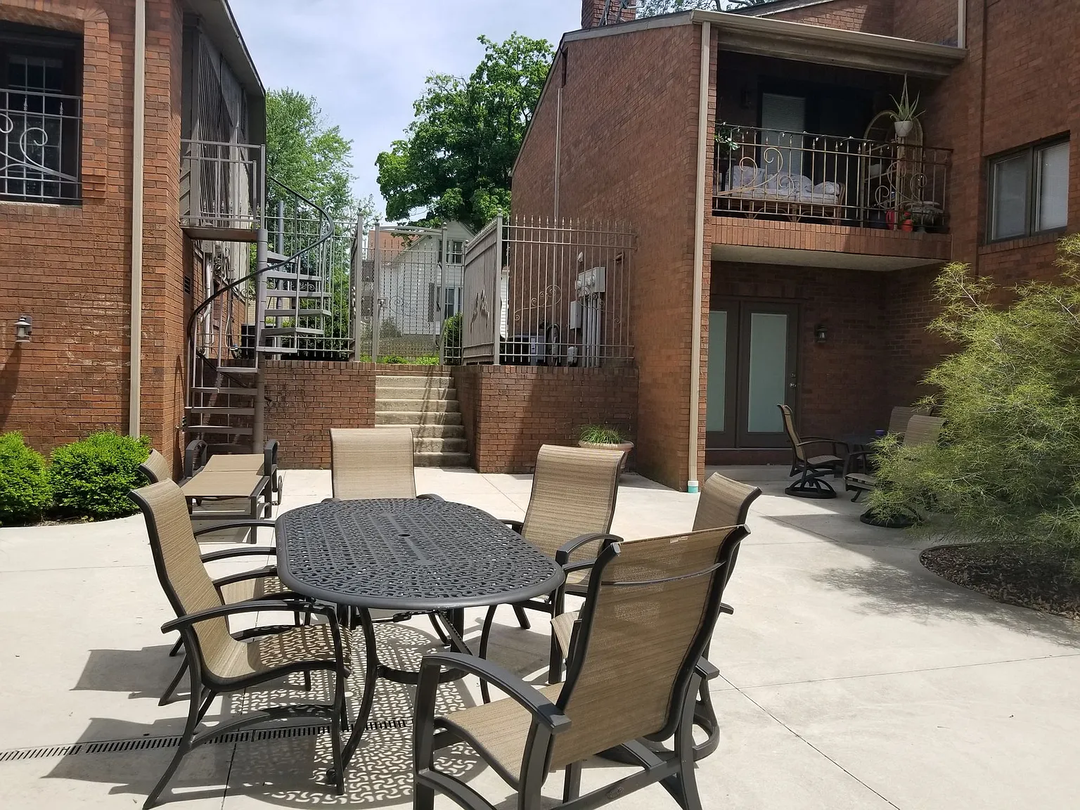 Hillside Apartments — Photo 3