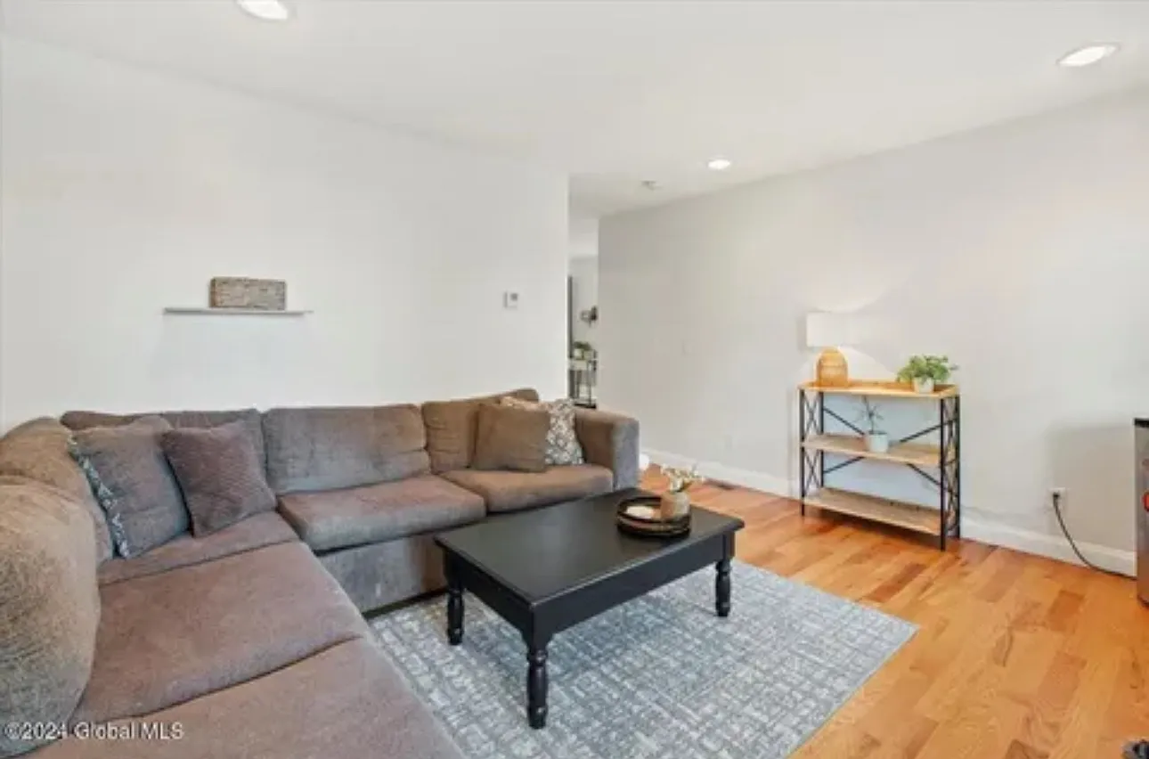 3 bed, 1600 sqft, $1,750 — Photo 4