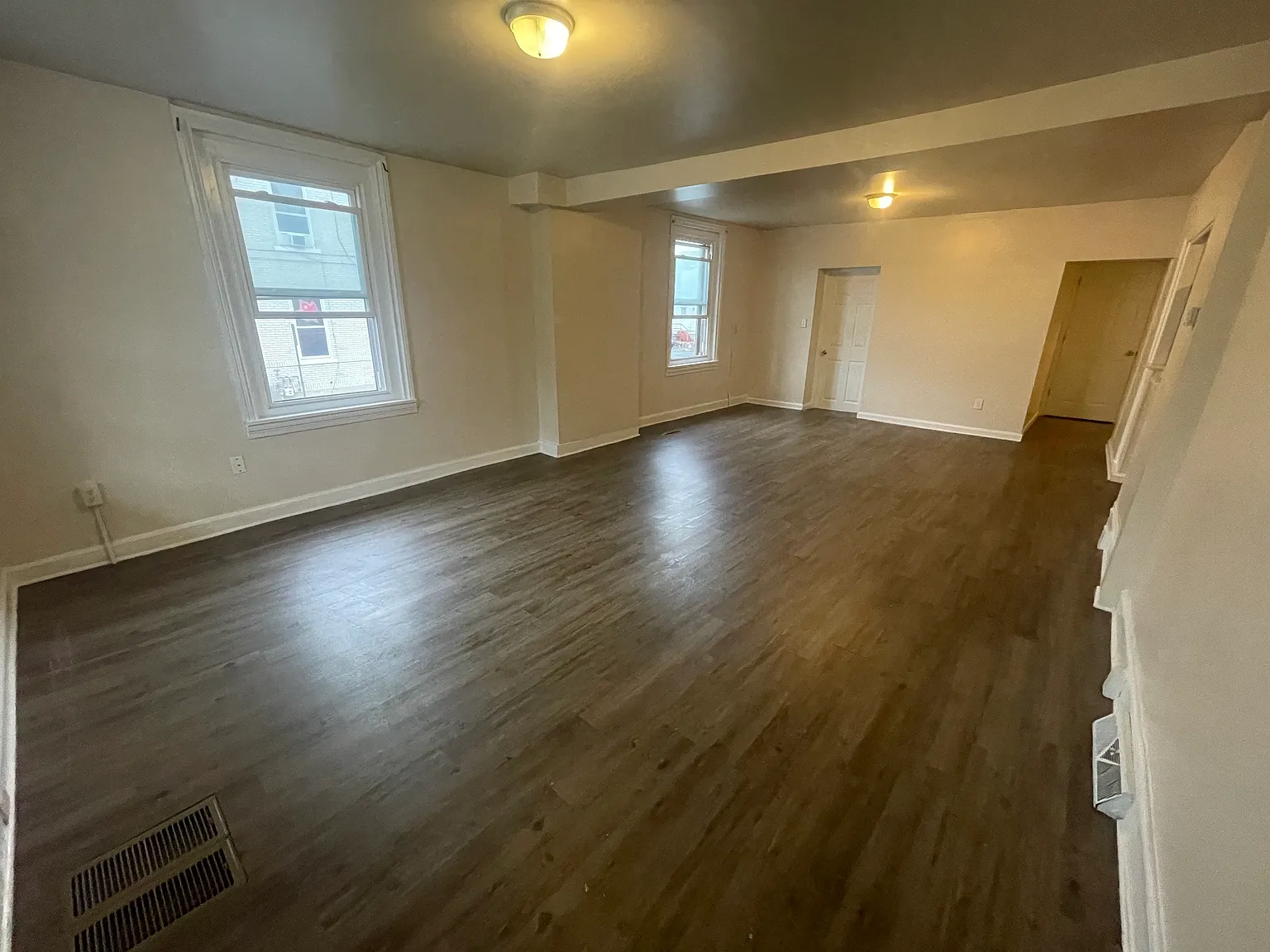 720 N New St — Photo 2