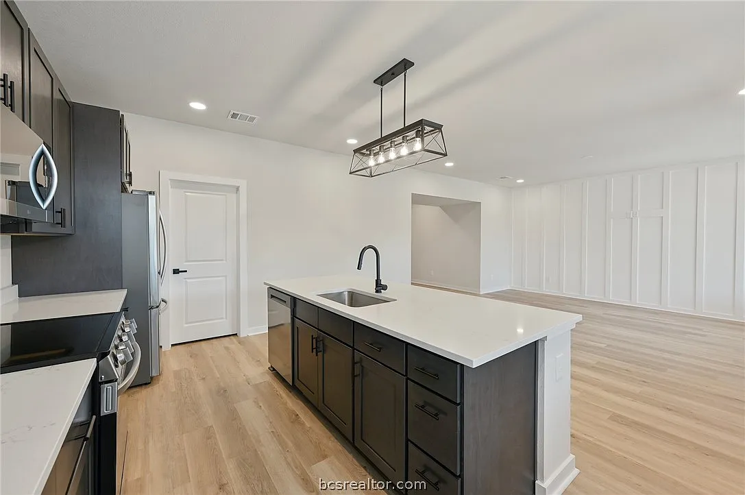 4 bed, 4.5 bath, 2207 sqft, $750 — Photo 4