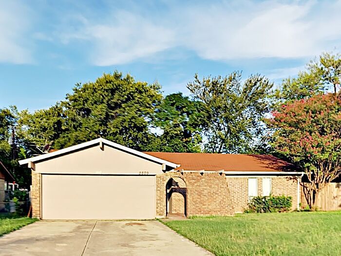 1st image of 2809 Shadylake Ct