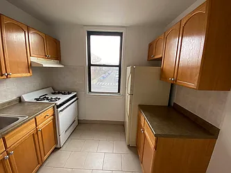 Rented by Zikos Realty Services