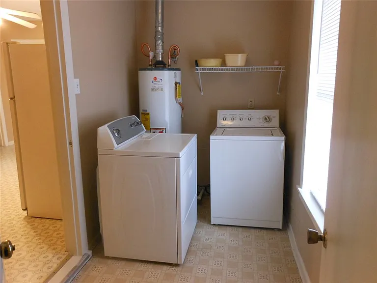 511 Gilchrist Ave — Photo 5