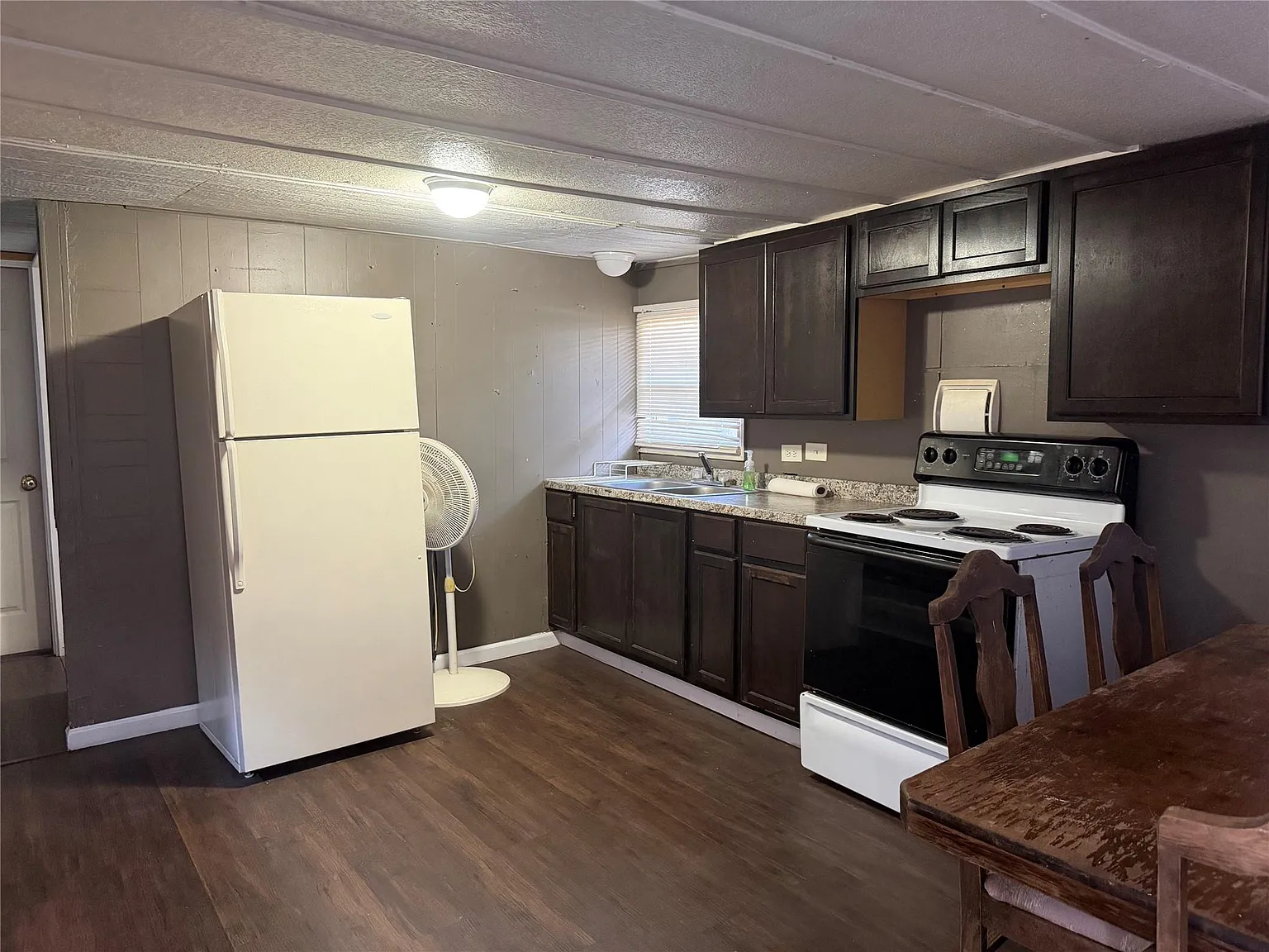 2 bed, 1.0 bath, 798 sqft, $1,100 — Photo 3