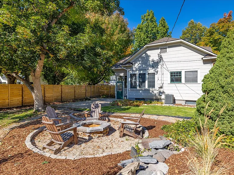 2323 W Regan Ave — Photo 25
