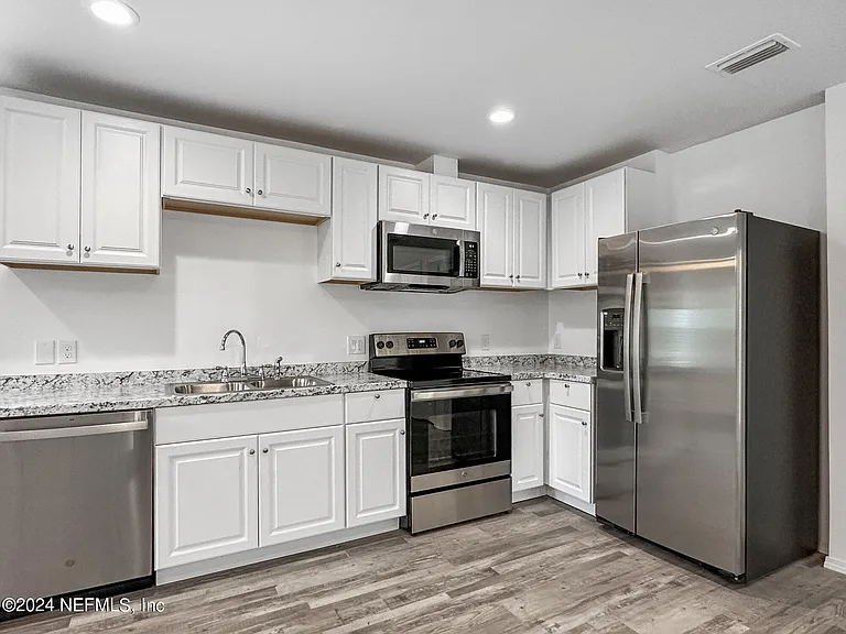 2220 Flesher Ave — Photo 9
