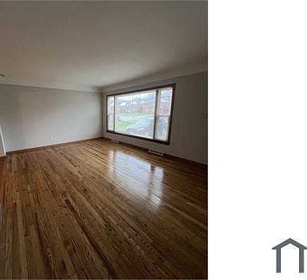 3rd image of 20355 Lake Shore Blvd
