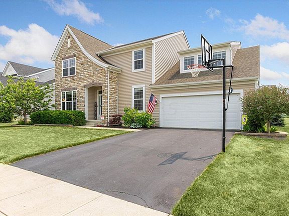 4th image of 557 Bridle Dr