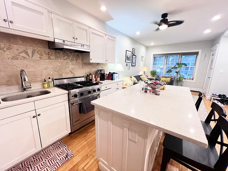 2323 W Dickens Ave #1 — Photo 7