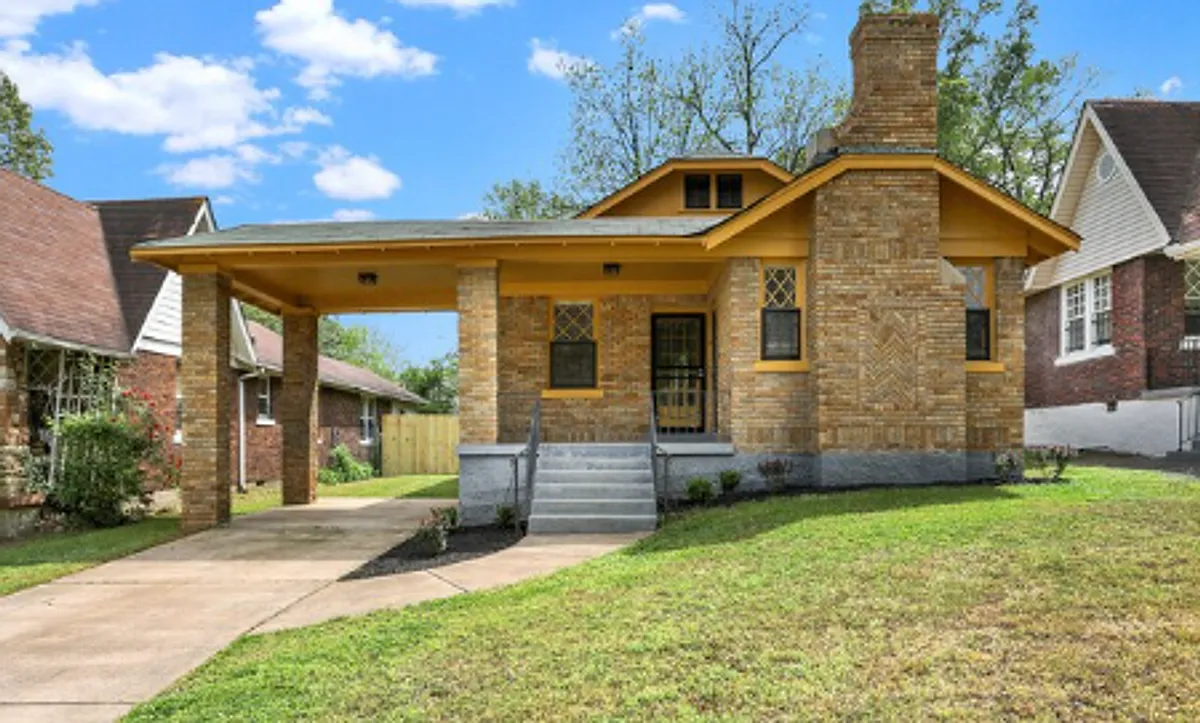 Building Photo - 1851 Kendale Ave