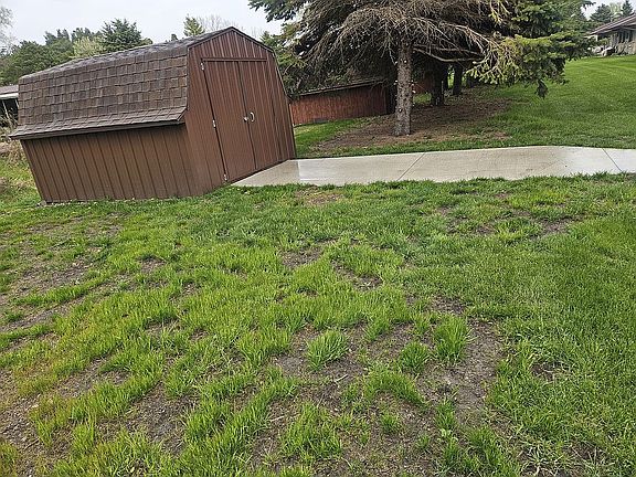 2nd image of 878 Amber Dr