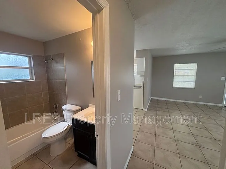 2437 Chase Ave #A — Photo 16