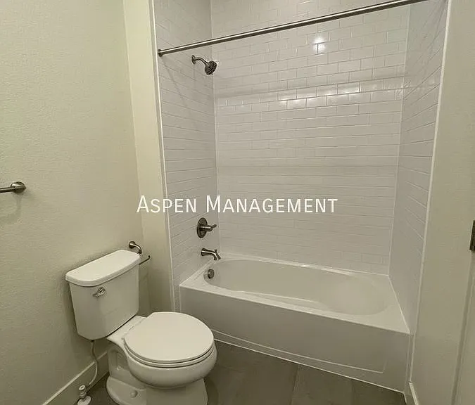 2215 Village Green Way — Photo 11