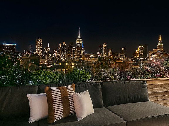 2nd image of 138 W 17th St Unit Penthouse