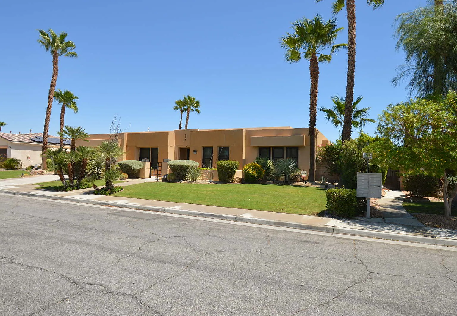 3 bed, 3.5 bath, 3042 sqft, $4,300 — Photo 3