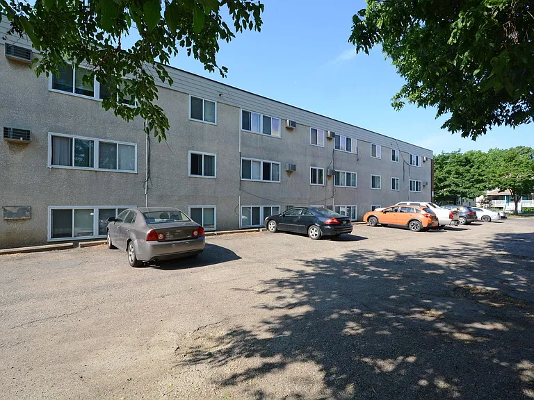 2725 Pleasant Ave — Photo 3