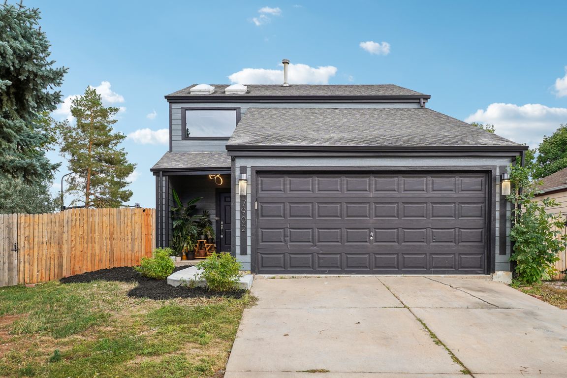 S Windermere Cir-001.jpg