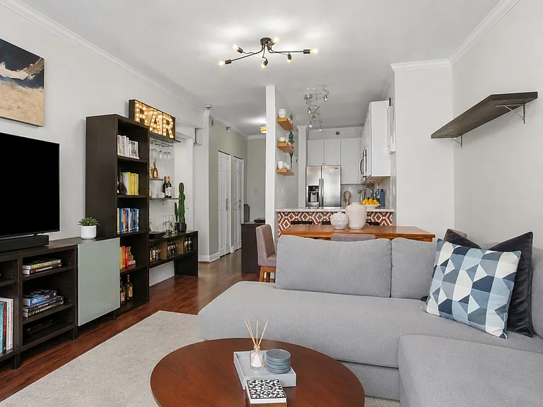 5 E 14th Pl #1102 — Photo 3