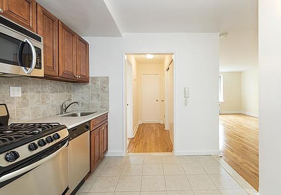 4th image of 6707 Yellowstone Blvd APT 6D