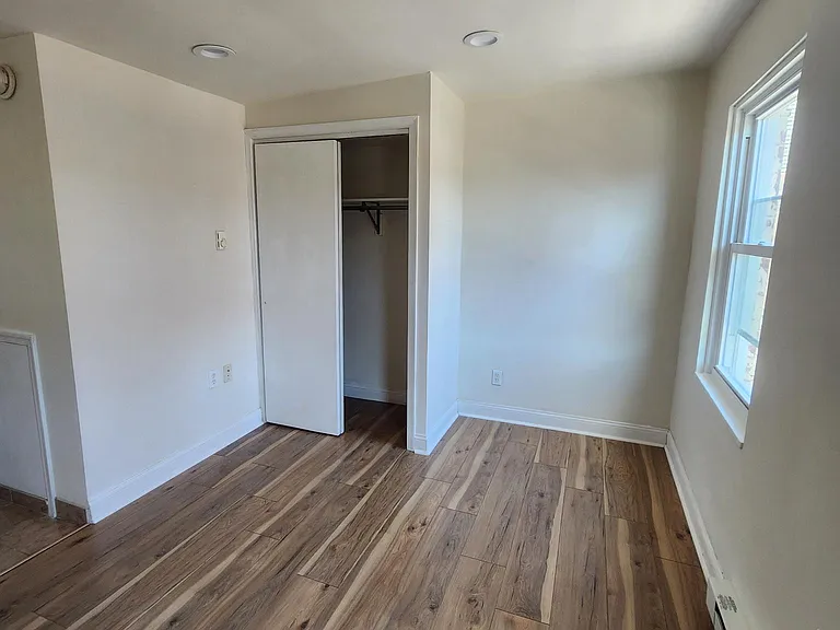 242 S 22nd St #1 — Photo 14