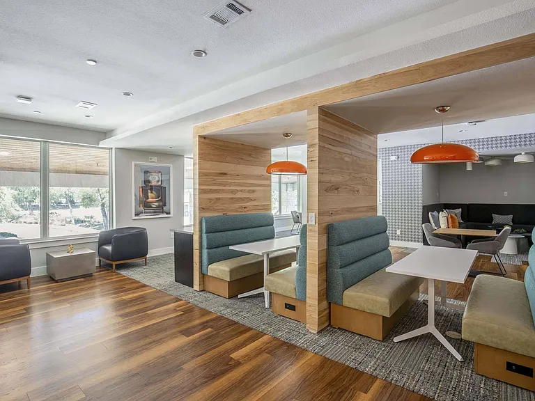 From laptop sessions to lunch breaks, find your spot in our cozy booths.