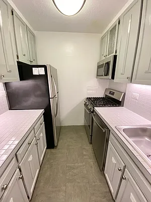 Rented by Anita Loewy, Inc | media 25