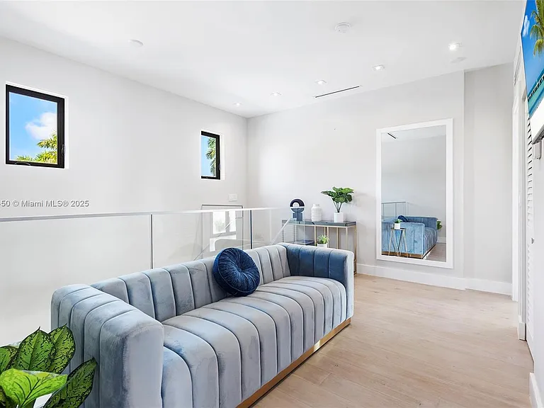 850 Washington St — Photo 25