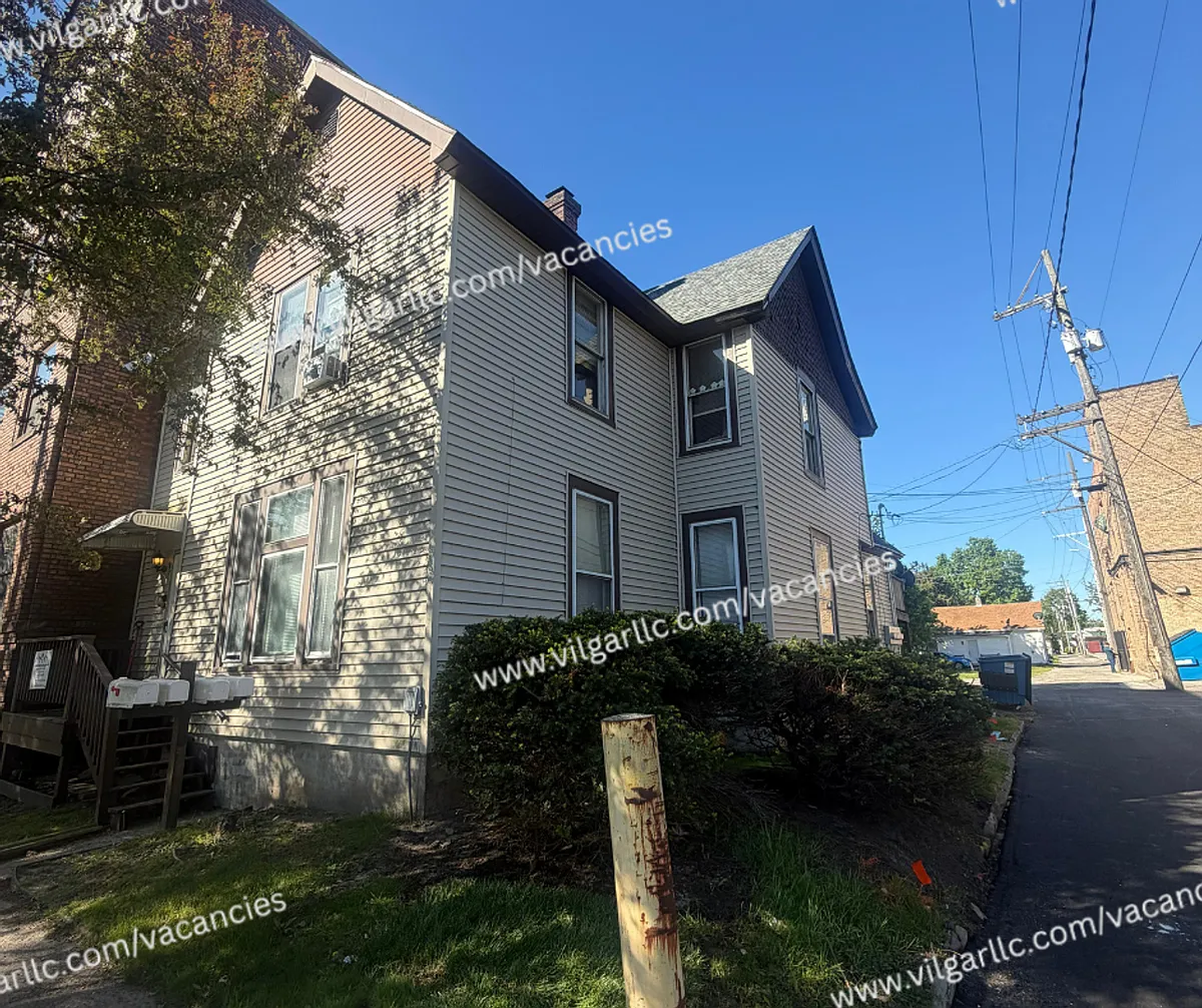 Building Photo - 708 Perry St