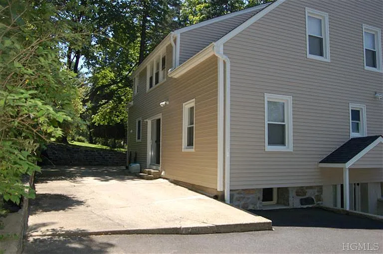 80 Hawkes Ave — Photo 11