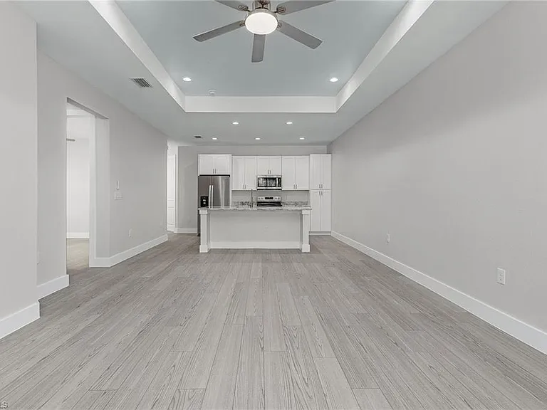 26221 Sandhill Blvd — Photo 10