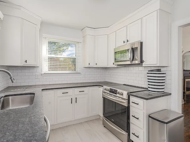 800 McDonald Ave — Photo 20