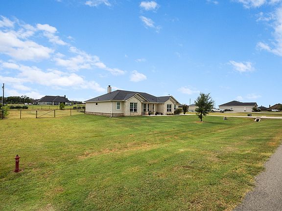 3rd image of 170 Spring Creek Cir
