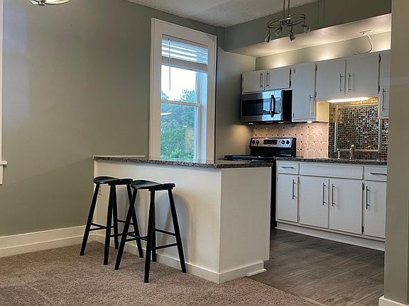 3rd image of 1847 Walker St #2