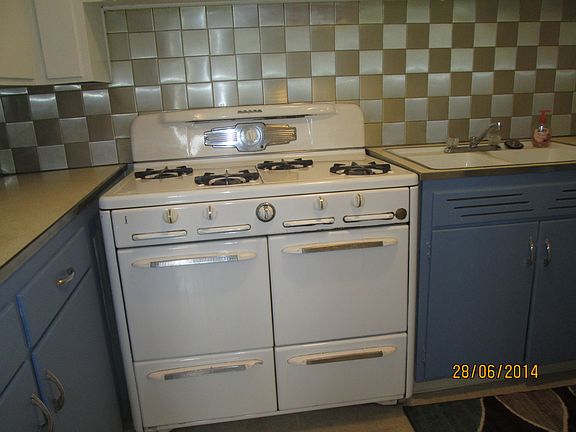 5th image of 705 W 84th St