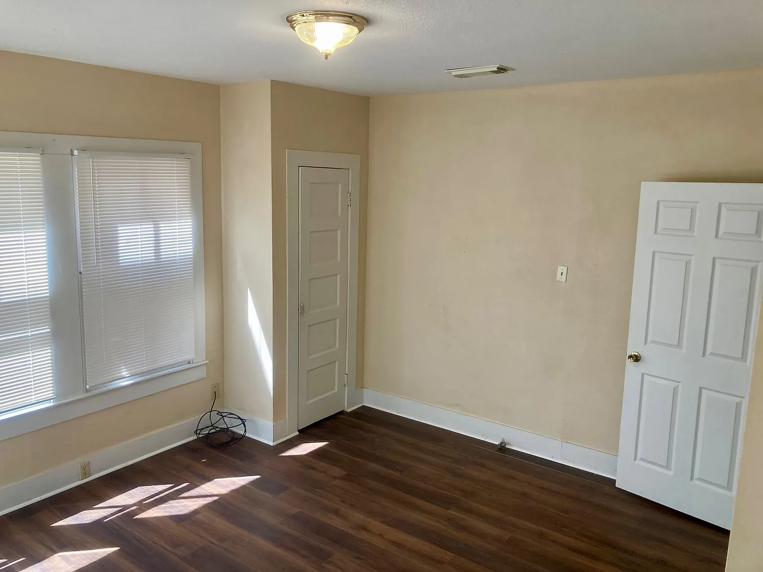 3 bed, 2.0 bath, 1500 sqft, $1,725 — Photo 3